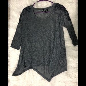 Almost Famous Women’s Top Gray Size L